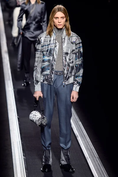 Look 44